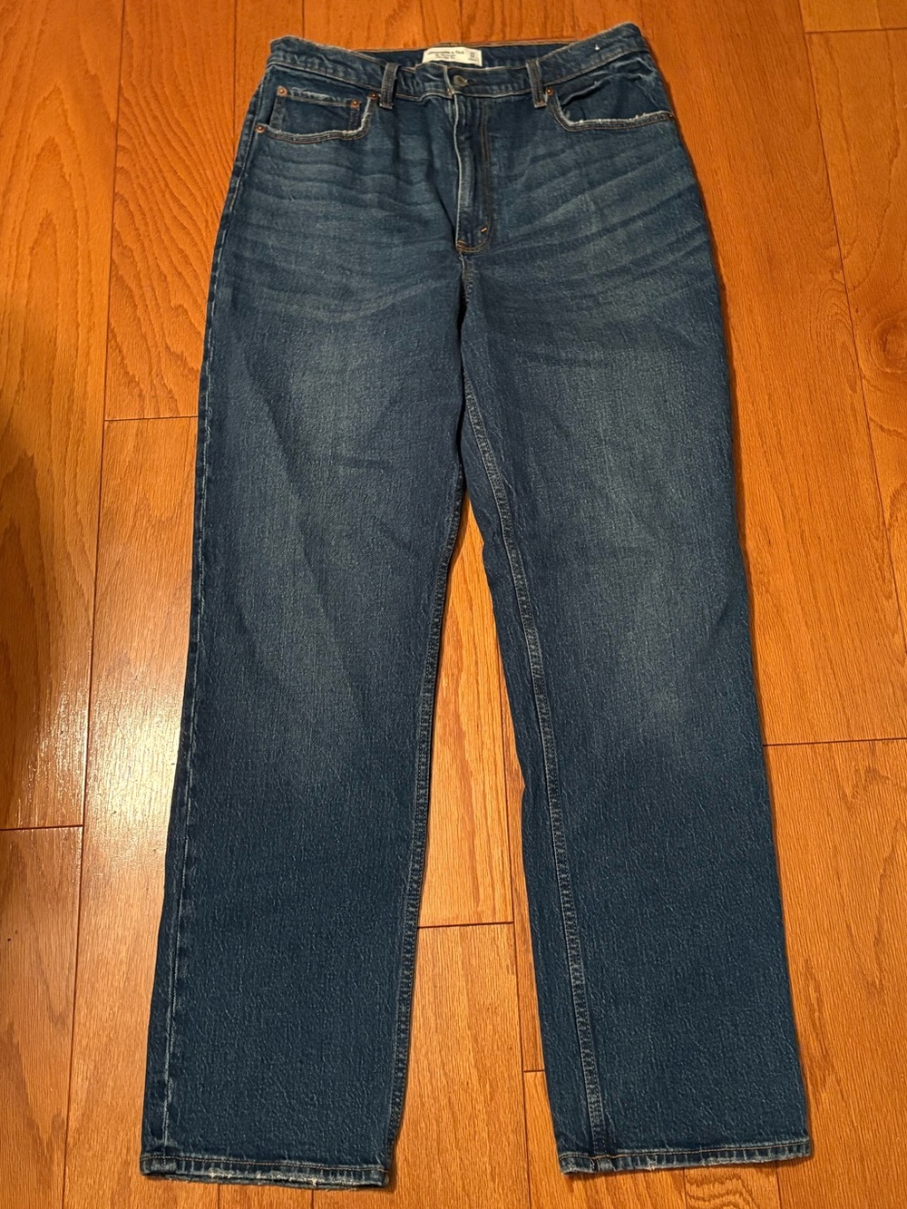 Abercrombie and Fitch Ultra High Rise The 90's Staight Jean 14 Long